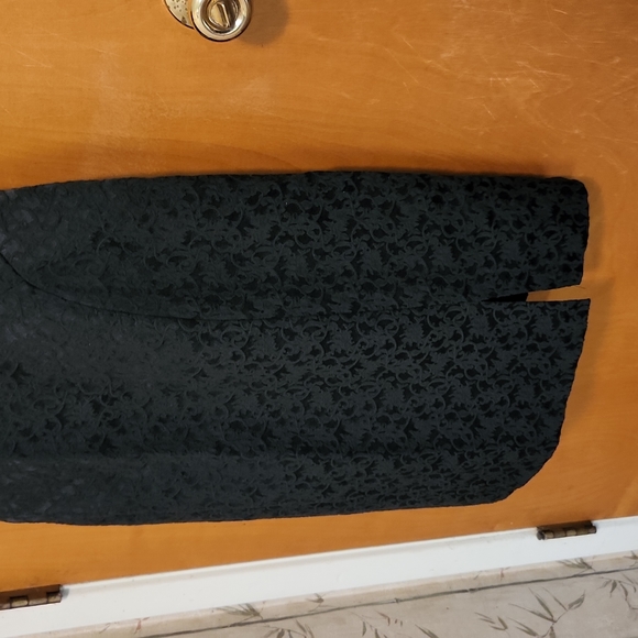 London Times Black Floral Desiner Dress Black Rose Neckline Size 10 - Picture 5 of 12